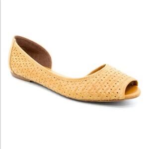 Dolce Nome Women's 7 'Gina' Mustard Yellow Woven D'Orsay Flat Peep Toe